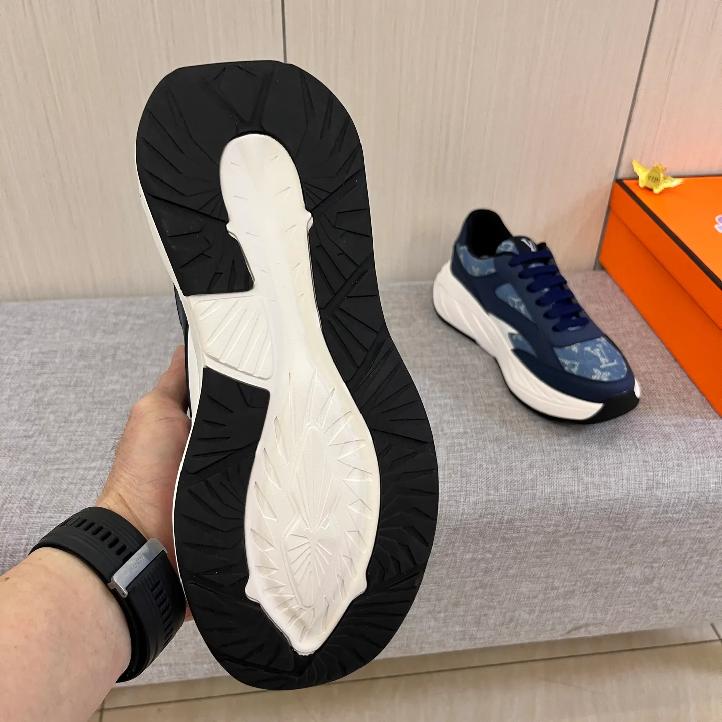 Men's shoes 💰 460 men's shoes 💰 [ LV ] 🔥 Louis Vuitton, high-end men's shoes brand official website 1:1 latest masterpiece: uppers are made of Italian imported first-layer cowhide with comfortable and breathable lining ➕ original non-slip and wear-resistant outsole 🔥, making walking more convenient and comfortable! An exclusive new model, a stunning work, a beautiful 1:1 replica [color] compared to the official quality! Create a fashionable personality to set off your uniqueness! A must-have for trendy men! Classic 🔥Size: 38-44 Color: 🔥 2⃣️colors available🔥.